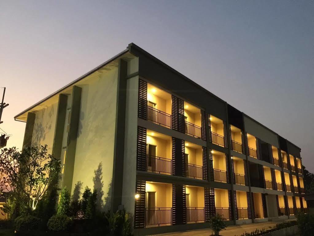 Oyo 306 Paradise Park Laemchabang Si Racha Extérieur photo